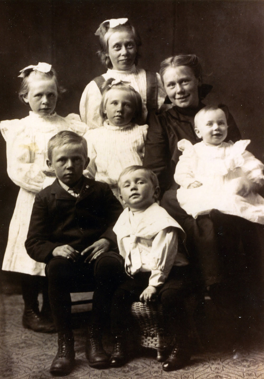 Children of Peter Stoltz II (1862-1948) and Winifred Rusch (1874-1933)